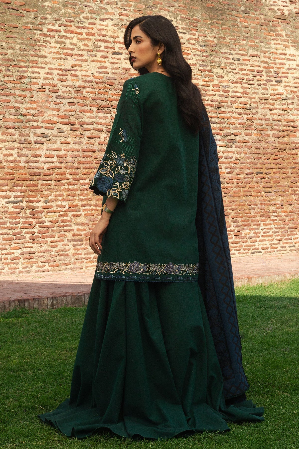MINA-D7 by Zara Shahjahan Zara Shahjahan