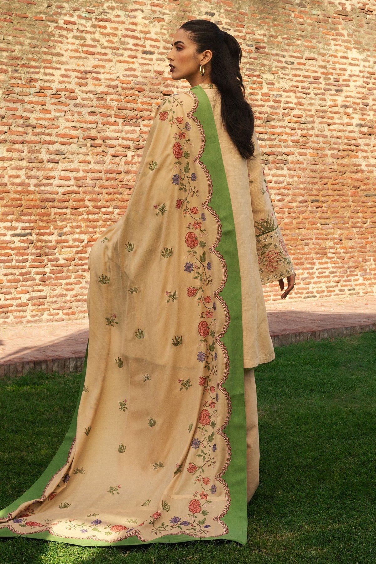 NEGAH-D3 by Zara Shahjahan Zara Shahjahan